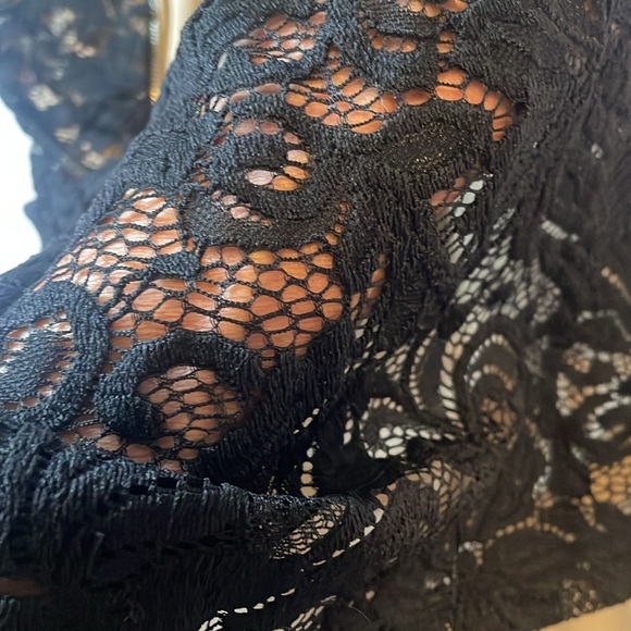 Elegant Bodycon Black Lace Mini Dress • Size medium - Picture 4 of 16